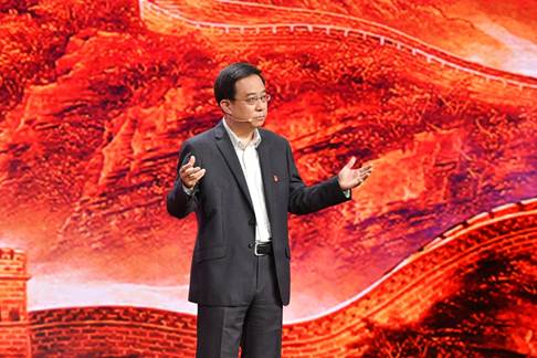 说明: F:\数信党务\教育活动\2021年\党课开讲啦\beat365党课开讲啦第二讲\计算机科技学生党支部党课开讲啦第二期观看照片\马露露.JPG